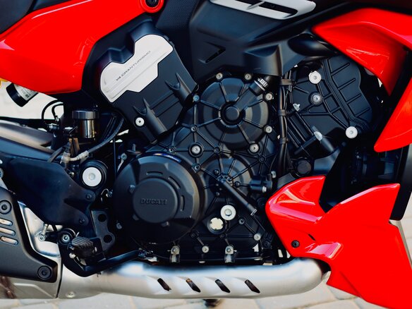2024 Ducati Diavel V4, красный, 2419787 рублей - вид 3
