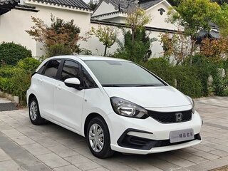 2023 Honda Fit Crosstar IV Рестайлинг, белый, 1300000 рублей, вид 3