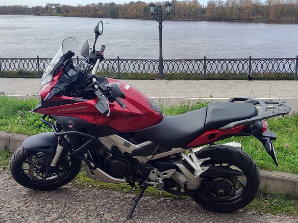 2017 Honda VFR 800X (Crossrunner), красный, 1234567 рублей - вид 2