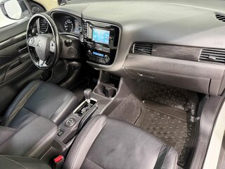 2016 Mitsubishi Outlander III Рестайлинг 2, белый, 1949800 рублей, вид 3
