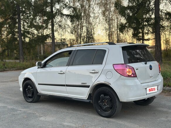 2013 Geely MK Cross I, белый - вид 3