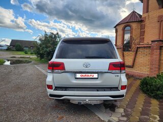 2017 Toyota Land Cruiser 200 Series Рестайлинг 2, белый, 6500000 рублей, вид 5