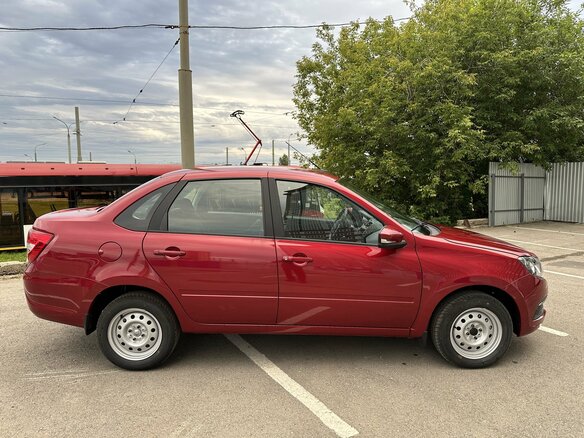 2026 Lada (ВАЗ) Granta I Рестайлинг, красный, 1087000 рублей - вид 6