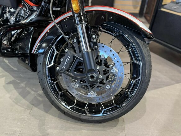2024 Harley-Davidson CVO Street Glide, оранжевый, 4900000 рублей - вид 17