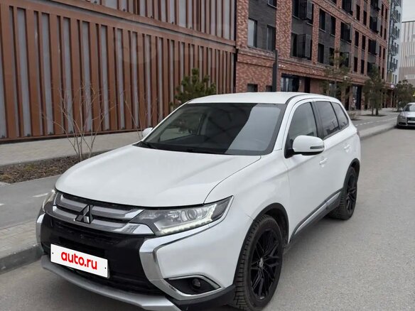 2015 Mitsubishi Outlander III Рестайлинг 2, белый, 1850000 рублей
