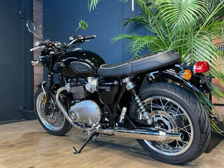 2024 Triumph Bonneville T120, чёрный, 1790000 рублей, вид 3