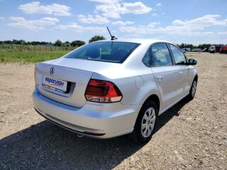 2018 Volkswagen Polo V Рестайлинг, белый, 990000 рублей, вид 3