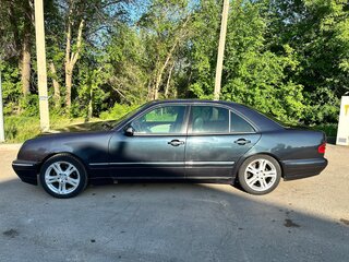 2001 Mercedes-Benz E-Класс 220 II (W210, S210) Рестайлинг, синий, 350000 рублей, вид 2