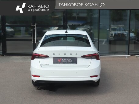 2021 Skoda Octavia IV (A8), белый, 2290000 рублей, вид 4
