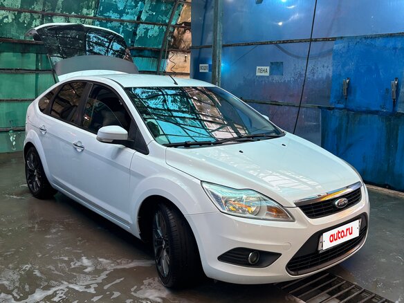 2010 Ford Focus II Рестайлинг, белый, 700000 рублей