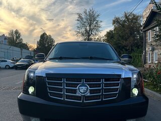 2010 Cadillac Escalade III, чёрный, 2000000 рублей, вид 2