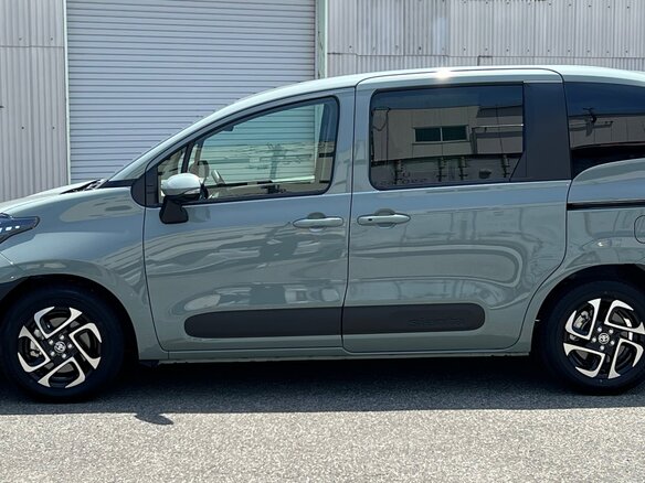 2023 Toyota Sienta III, зелёный - вид 7