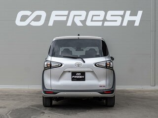 2020 Toyota Sienta II Рестайлинг, серый, 1330000 рублей, вид 4