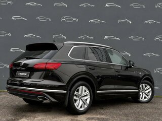 2021 Volkswagen Touareg III, коричневый, 6980400 рублей, вид 2
