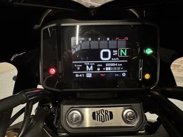 2022 Yamaha XSR900, чёрный - вид 6