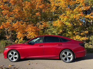 2017 Honda Accord X, красный, 1800000 рублей, вид 5