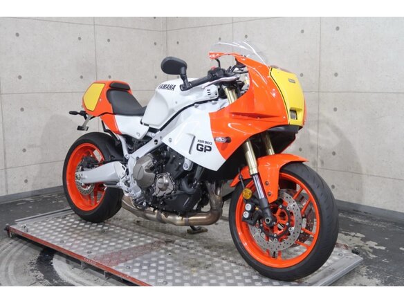 2024 Yamaha XSR900, белый, 1097000 рублей - вид 3