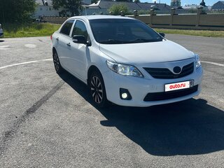 2010 Toyota Corolla X (E140, E150) Рестайлинг, белый, 600000 рублей, вид 3