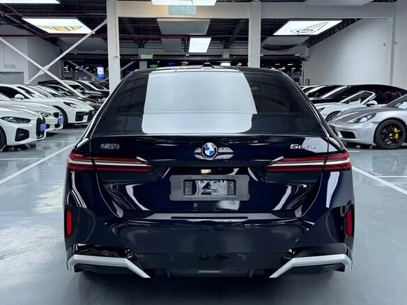 2024 BMW 5 серии Long 525Li VIII (G60/G61/G68), чёрный, 4084000 рублей - вид 2