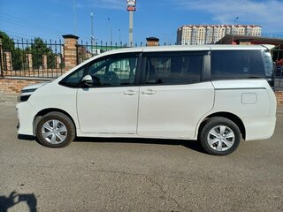2014 Toyota Voxy III (R80), белый, 1760000 рублей, вид 4