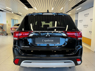 2020 Mitsubishi Outlander III Рестайлинг 3, чёрный, 1889000 рублей, вид 4