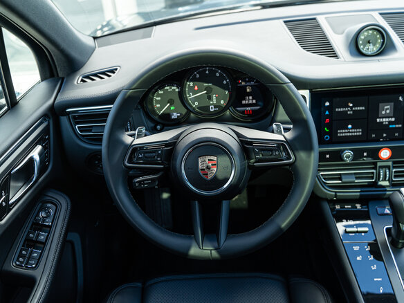 2025 Porsche Macan I Рестайлинг 2, серый - вид 13