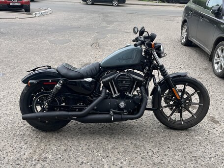 2021 Harley-Davidson Sportster 883, серый, 890000 рублей, вид 1