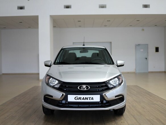 2026 Lada (ВАЗ) Granta I Рестайлинг, серебристый - вид 1