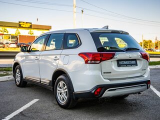 2019 Mitsubishi Outlander III Рестайлинг 3, белый, 1948000 рублей, вид 5