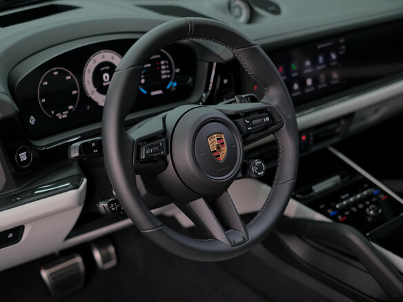 2025 Porsche Cayenne GTS Coupé III Рестайлинг, чёрный, 25690000 рублей - вид 17