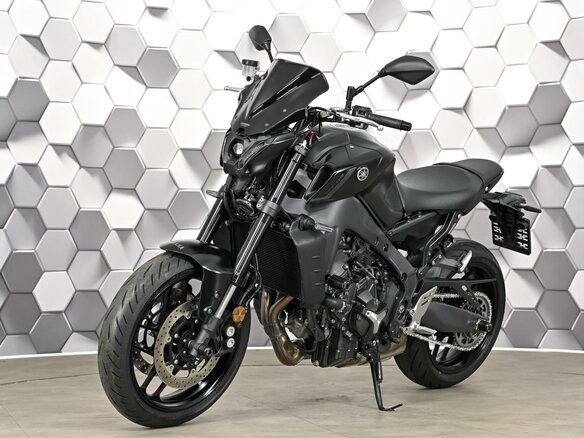 2023 Yamaha MT-09 (FZ-09), чёрный - вид 1