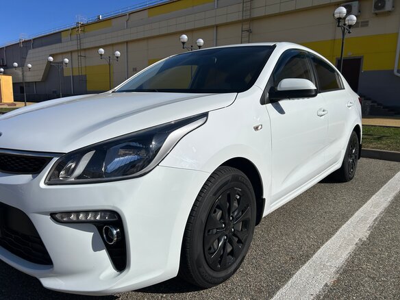 2019 Kia Rio IV, белый, 1550000 рублей - вид 3