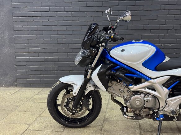 2010 Suzuki SFV 650 Gladius, синий, 515000 рублей - вид 15