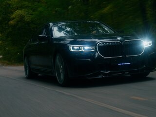 2016 BMW 7 серии Long 750Li xDrive VI (G11/G12), чёрный, 4300000 рублей, вид 3