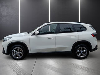 2023 BMW X1 18i sDrive III (U11/U12), белый, 3480755 рублей, вид 3