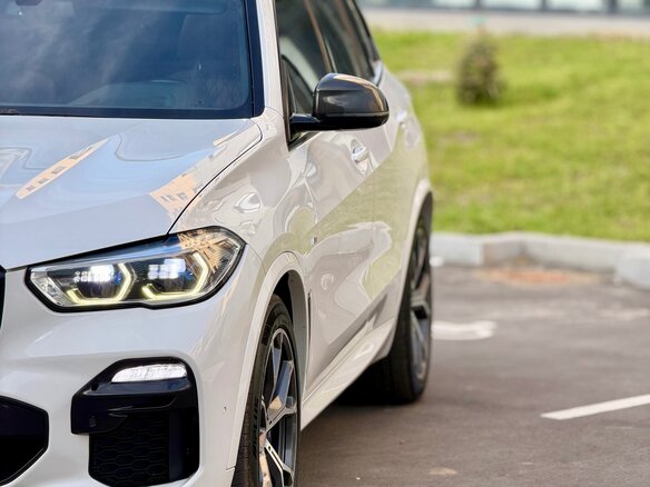 2018 BMW X5 50i IV (G05/G18), белый - вид 16