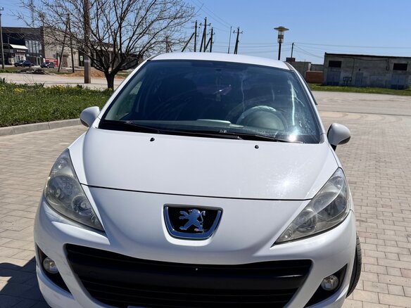 2010 Peugeot 207 I Рестайлинг, белый, 610000 рублей