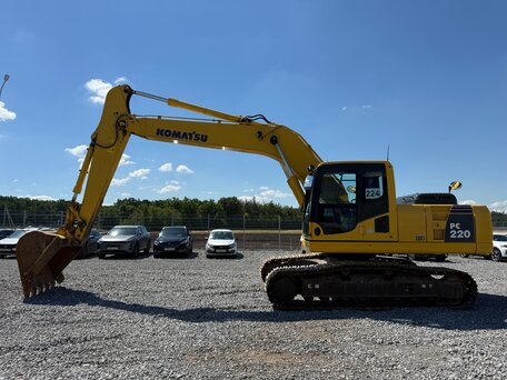 2019 Komatsu PC220-8, жёлтый, 8300000 рублей, вид 5