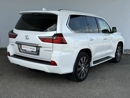 2020 Lexus LX 570 III Рестайлинг 2, белый, 8500000 рублей, вид 5