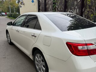 2012 Toyota Camry VII (XV50), белый, 1650000 рублей, вид 2