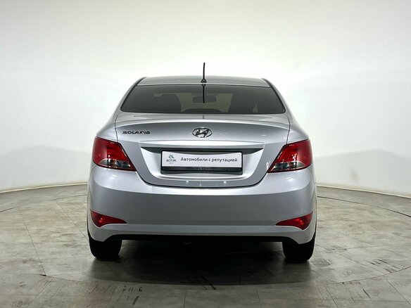 2016 Hyundai Solaris I Рестайлинг, серебристый, 1100000 рублей - вид 5