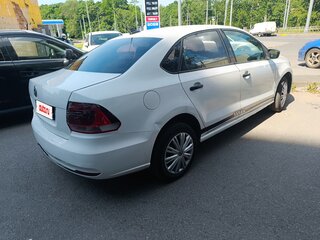 2018 Volkswagen Polo V Рестайлинг, белый, 400000 рублей, вид 3