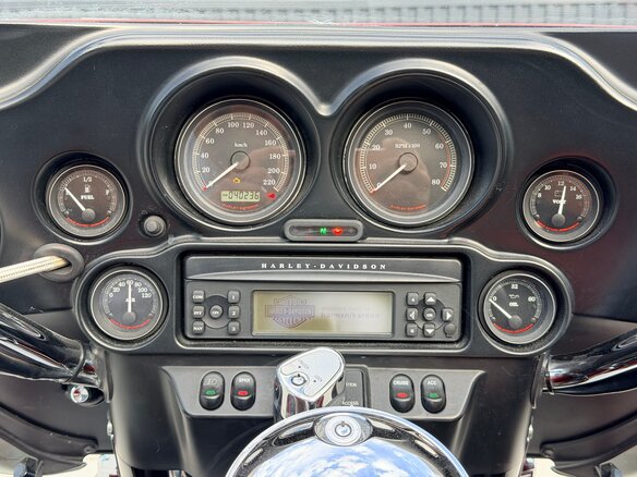2009 Harley-Davidson Electra Glide, красный - вид 3