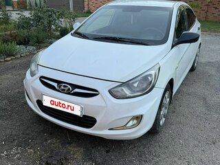 2013 Hyundai Solaris I, белый, 650000 рублей, вид 2