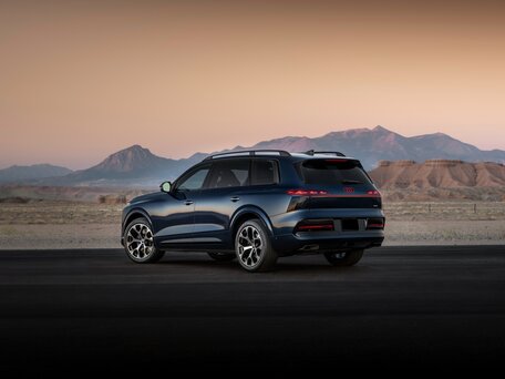 2026 Audi Q9, чёрный, 15940000 рублей, вид 3