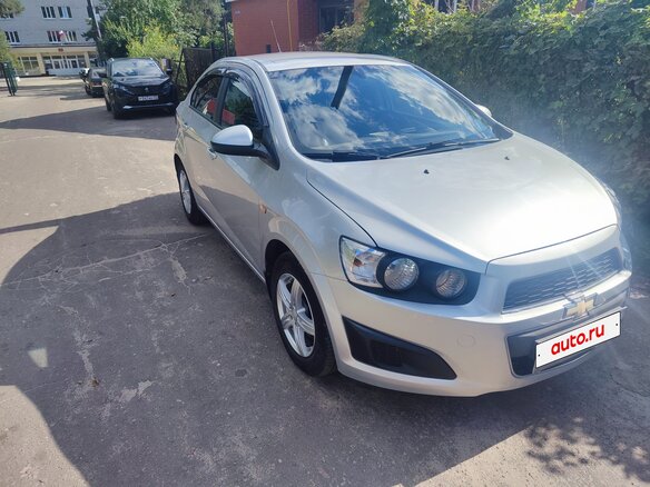2012 Chevrolet Aveo II, серебристый, 570000 рублей