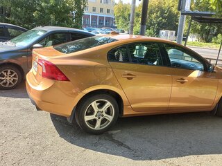 2013 Volvo S60 II, оранжевый, 700000 рублей, вид 2