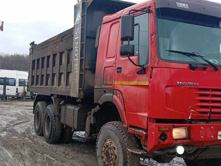 2022 Sinotruk Howo ZZ3327, красный, 3642500 рублей, вид 1