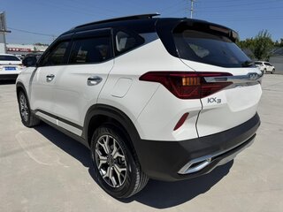 2022 Kia KX3, белый, 1850000 рублей, вид 4