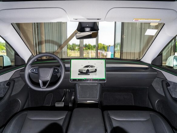2025 Tesla Model Y Long Range I Рестайлинг, серебристый, 7639800 рублей - вид 8